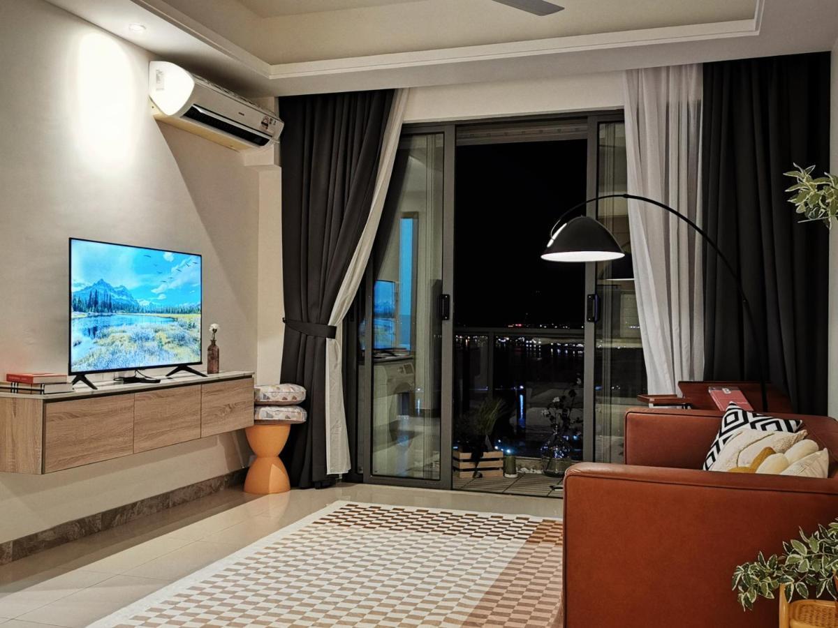 Yussy 2 Bedroom Sea View Condo At R&F Princess Cove Johor Bahru Exterior photo